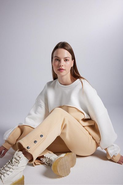 HOLLY LOLLY Beige Colored Raised 3 Thread Oversize Nola Sweatshirt