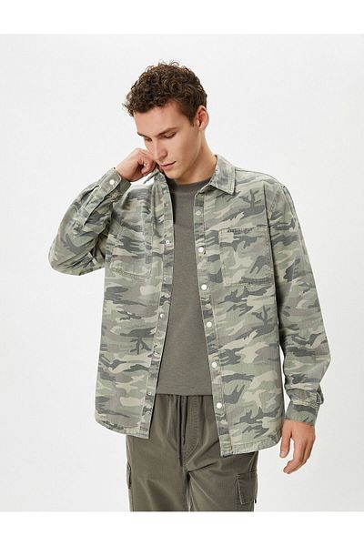 Koton Camouflage-Hemd mit Taschendetail, klassischem Kragen und Druckknöpfen