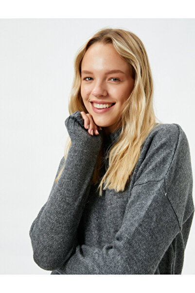 Koton Strickkleid mit Stehkragen und langen Ärmeln