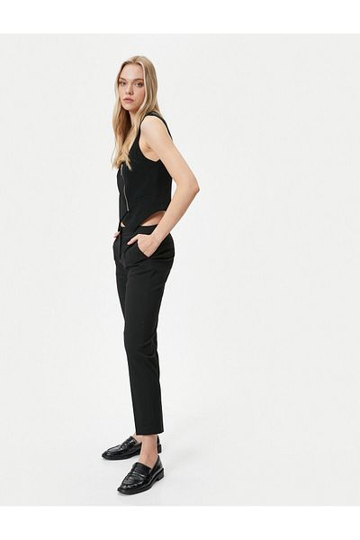 Koton Hose aus Zigarettenstoff mit normaler Taille und Tasche