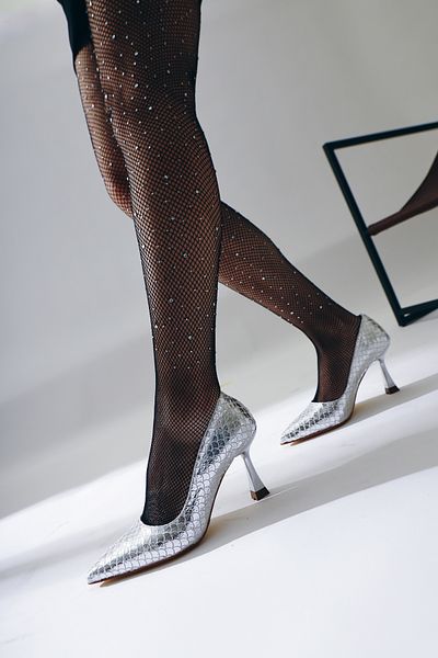 Limoya Celestine Silver Fish Scale Texturat Stiletto cu vârf ascuțit, pantofi cu toc înalt pentru femei