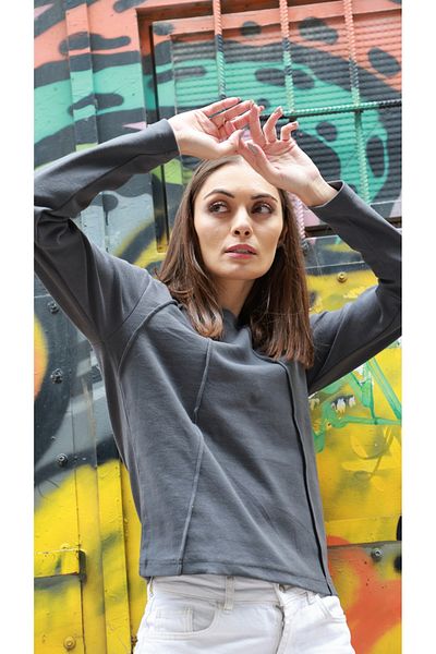 Owut Collection Γυναικεία μπλούζα με στρογγυλή λαιμόκοψη με λεπτομέρειες από ανθρακί