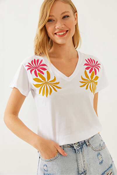 Çiçek Desenli V yaka T-shirt