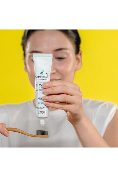 Momwell Organic Oral Care Set with Bio Toothbrush Gift