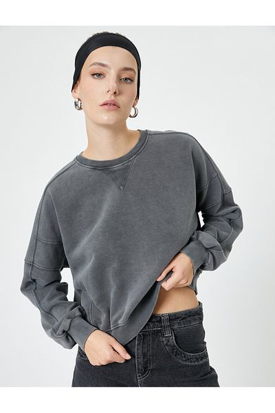 Koton Mikina se třemi vlákny a výstřihem - bledý efekt, standardní střih