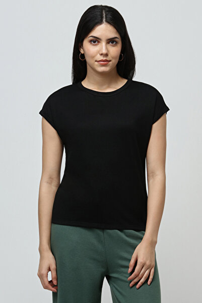 RİNA تي شيرت أساسي باللون الأسود