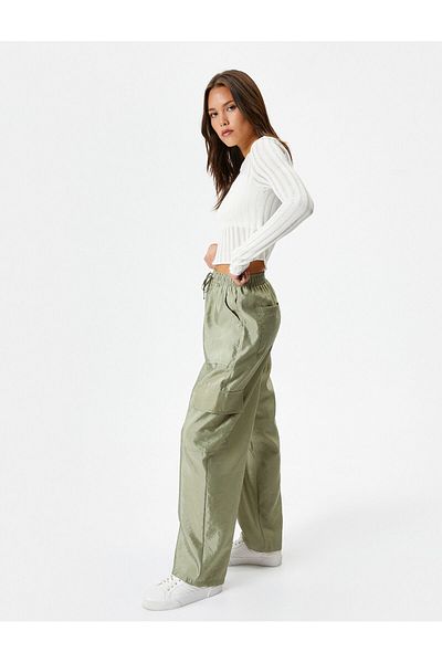 Koton Fallschirmhose mit geradem Bein, Cargotasche und Spitzenbund