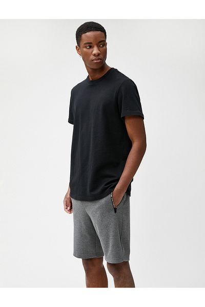 Koton Kraťasy se zipem a kapsami s detailem Slogan a krajkovým Slim Fit v pase