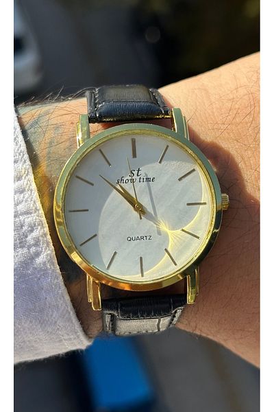 Show Time Leather Men's Wristwatch
