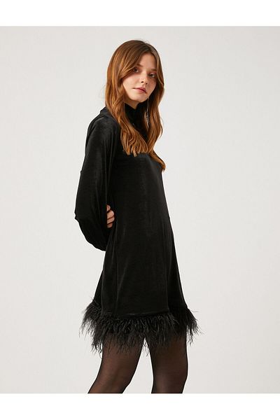 Koton Mini-Abendkleid aus Samt mit Federdetail