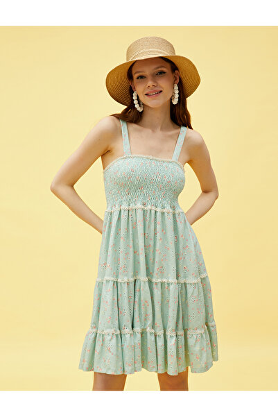 Koton فستان قصير متدرج مزين بالزهور مع أشرطة