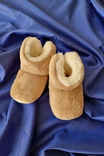 Trade Bazaar 0-9 Months Baby Slippers - Plush, Non-Slip Sole and Furry Booties