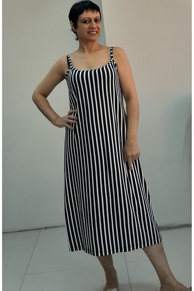 Mertcan Butik Φόρεμα από χτενισμένο βισκόζη με λουράκι με ασπρόμαυρη ρίγα