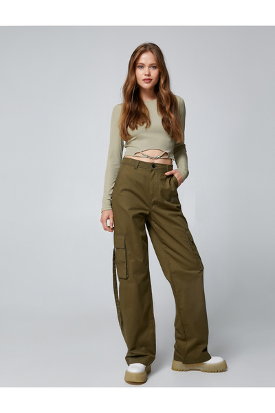 Koton Crop T-shirt μακρυμάνικο με μεταλλικά αξεσουάρ και λεπτομέρεια παραθύρου
