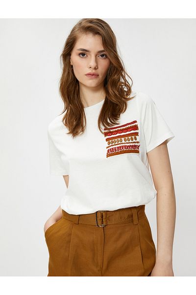 Koton Kurzarm-T-Shirt aus Baumwolle mit Häkel- und Perlentaschendetail