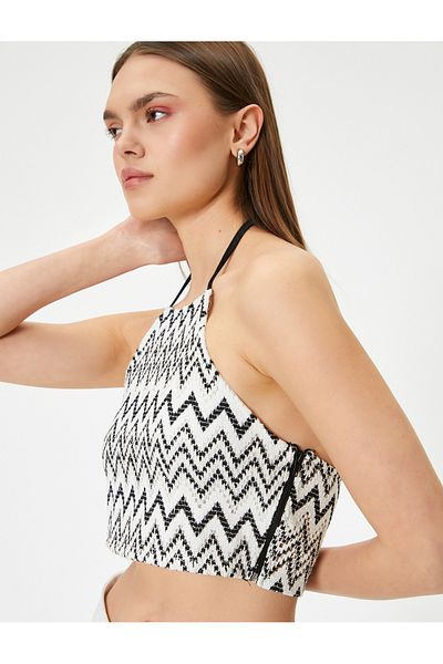 Koton Neckholder-Crop-Top mit Häkel-Muster und seitlichem Reißverschluss