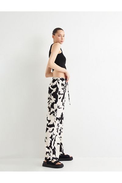 Koton Hose mit weitem Bein und Blumenmuster, Taillenbund aus Viskosestoff