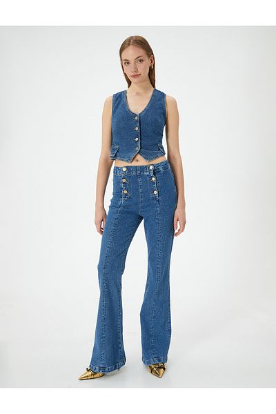 Koton Schlagjeans mit spanischem Bein – Doppelknopfdetail und Tasche