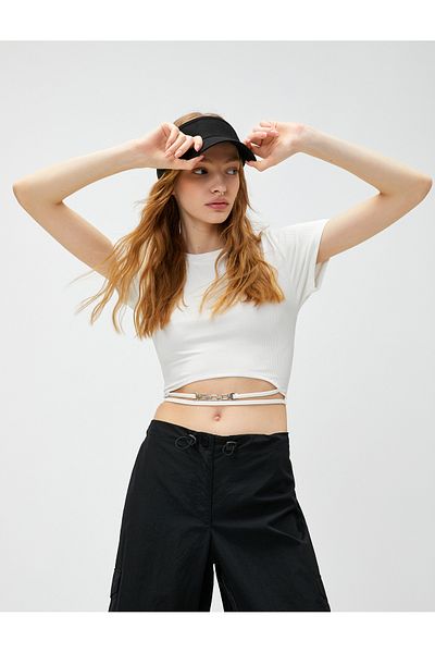 Koton Crop T-Shirt Řetízek Detail Crew Neck