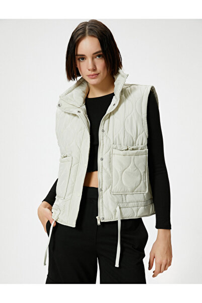 Koton Oversize Καπιτονέ γιλέκο - Σταντ γιακά, τσέπη και λεπτομέρεια γραβάτας με φερμουάρ