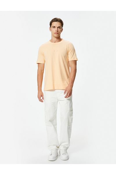 Koton Slim Fit T-Shirt aus Baumwolle mit Rundhalsausschnitt – bestickt und kurze Ärmel