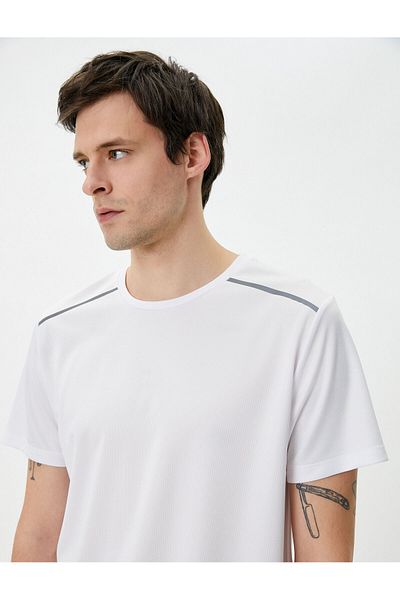 Koton Sport-T-Shirt mit Streifendetail, Rundhalsausschnitt, kurze Ärmel