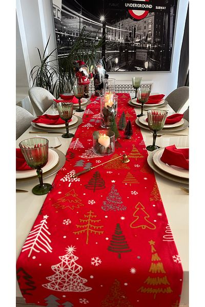 Decamor home New Year's Runner - Red Tree Pattern, Long, New Year's Themed Table