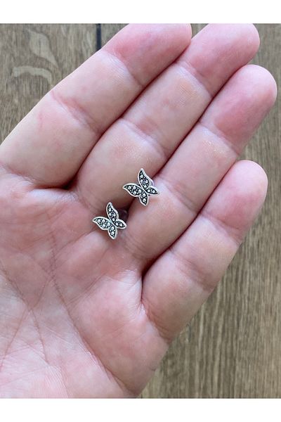 Store أقراط معدنية صغيرة على شكل فراشة