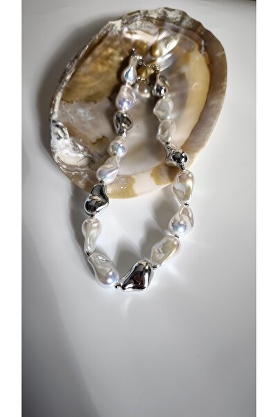 VOBEEYKU Large Chunky Necklace with Pearl and Silver Detail