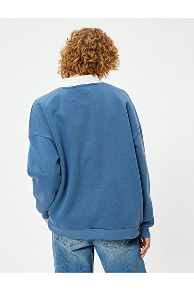 Koton Φούτερ με λαιμόκοψη κολεγίου με στάμπα ράστερ - μακρυμάνικο