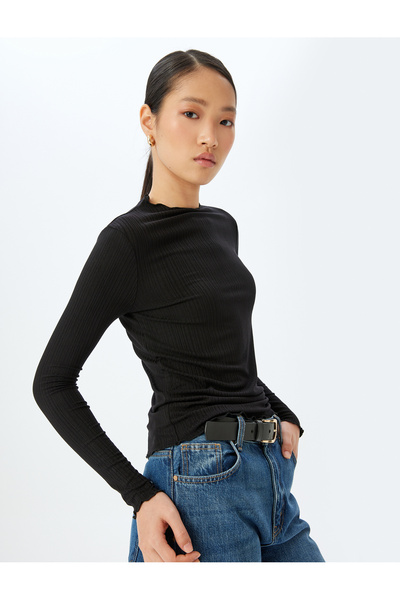 Koton Langärmliges, leichtes, strukturiertes T-Shirt mit Stehkragen aus Visko...