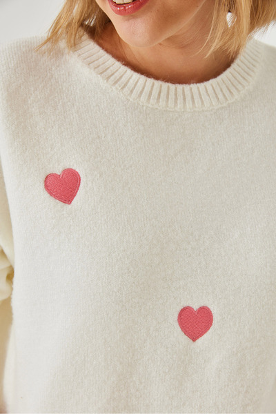 Bianco Lucci Women's Heart Embroidered Oversize Knitwear Sweater 60261028