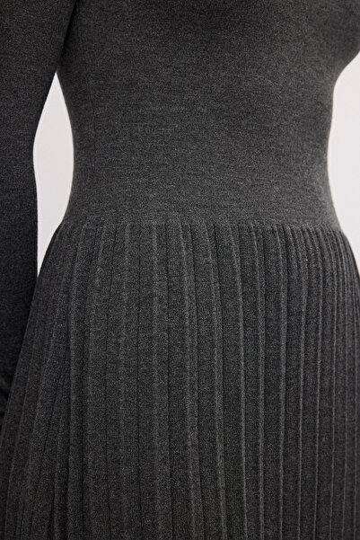 adL Pileli Triko Elbise