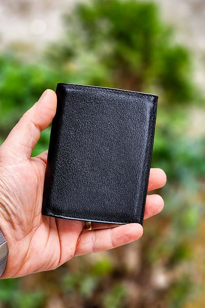 VANİLLA COLLECTİON Портфейл от естествена кожа, изправен, с принтирано име на модел, държач за карти