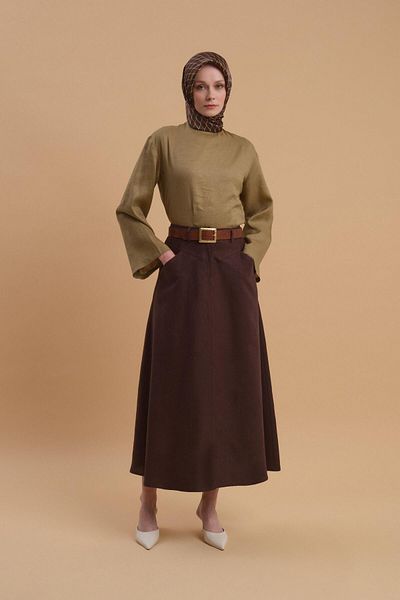 Armine Bitter Brown Linen Skirt - Pocket Detail, Model 24Y1634