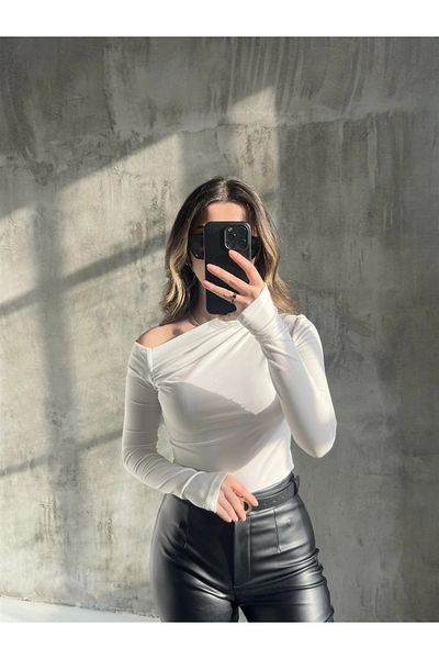 genko Candy Body Blouse with Low-Shoulder