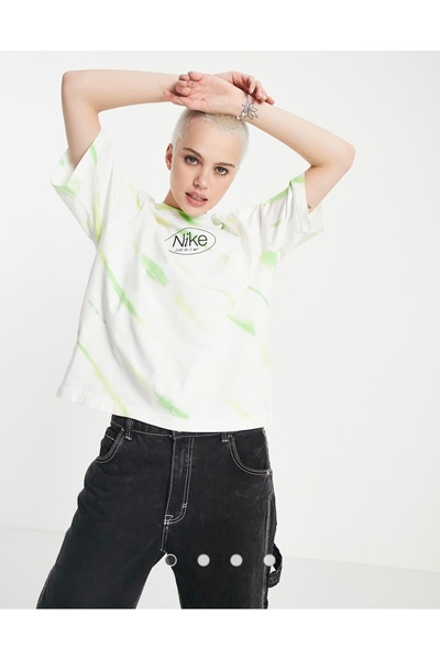 Nike Αθλητικό γυναικείο μπλουζάκι σε φαρδιά γραμμή, κοντομάνικο, λευκό
