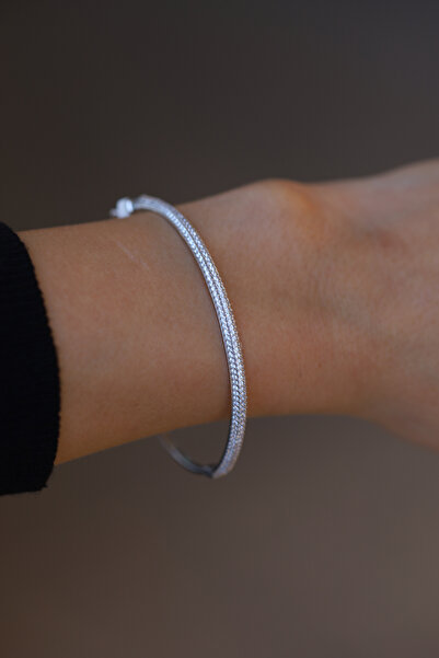 Yenigün Kuyumculuk 14 Ayar Altın Beyaz Yarım Tur Taşlı Kelepçe