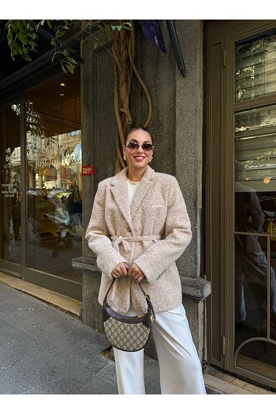 Laluvia Beigefarbene Blazerjacke aus Kaschmir mit Boucle-Gürtel – 7368