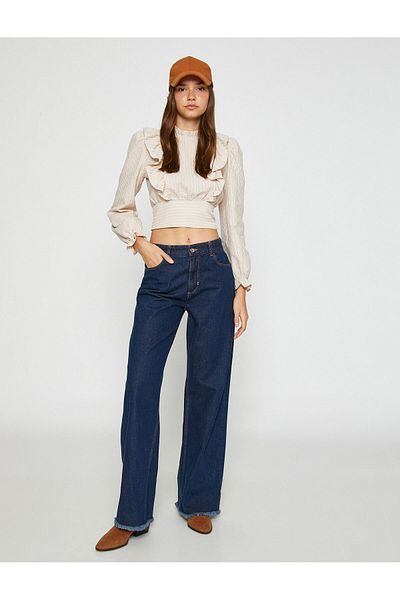 Koton Crop-Bluse mit hohem Rüschenkragen