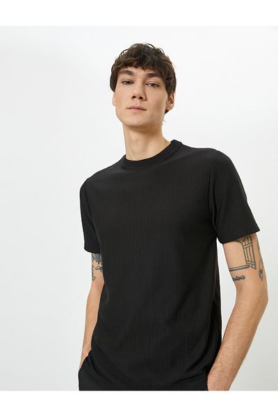 Koton T-shirt με λαιμόκοψη με κοντό μανίκι ανάγλυφη