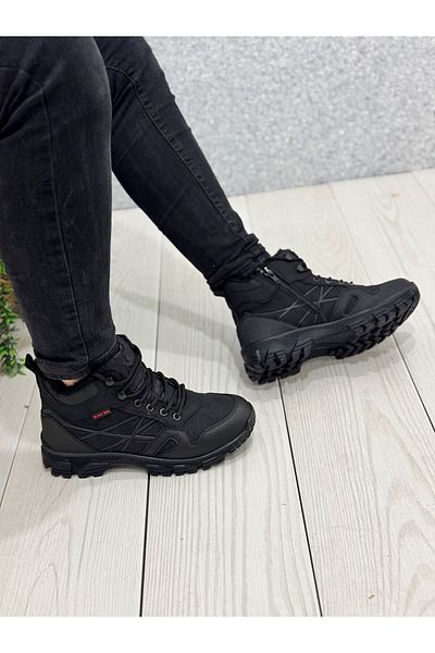 ayakkabiyolla Μαύρες μπότες Unisex με γούνα εσωτερικά και λεπτομέρεια με κορδόνια