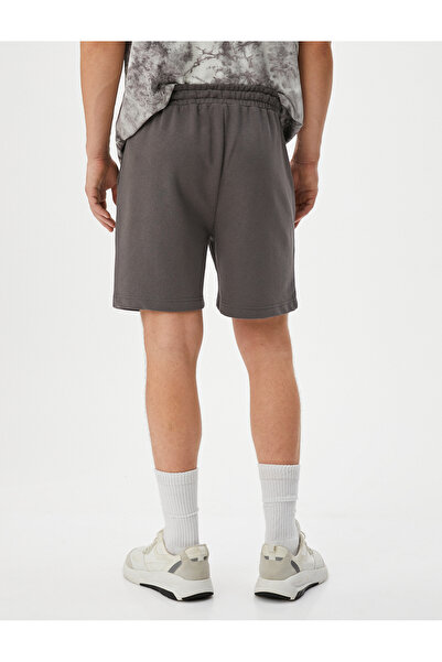 Koton Basic-Shorts aus Webstoff mit Schnürung in der Taille und Taschendetail