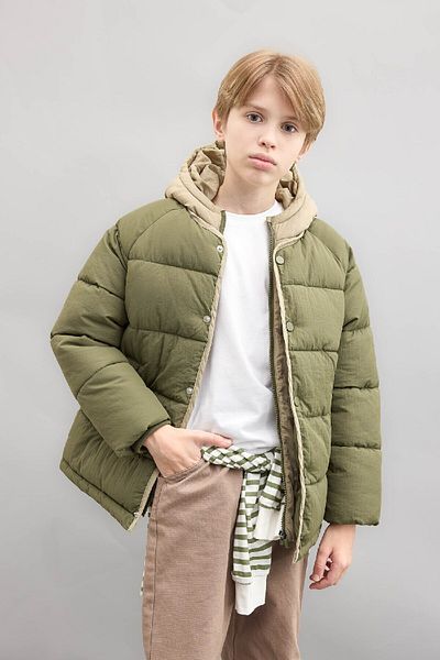 DeFacto Wasserabweisende Pufferjacke mit Kapuze für Jungen – mit Reißverschluss und Druckknopfverschluss C5979A824WN