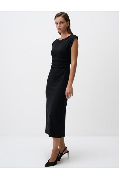 Jimmy Key Black Round Neck Slim Fit Midi Dress