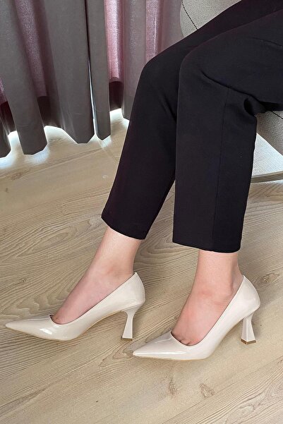 Preshley Women's Samba Cream Patent Leather Stiletto