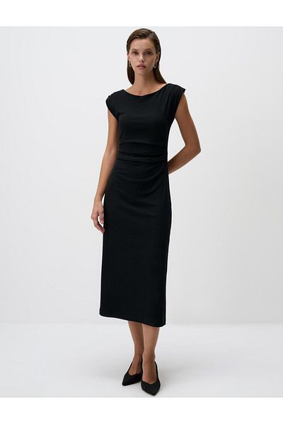 Jimmy Key Black Round Neck Slim Fit Midi Dress