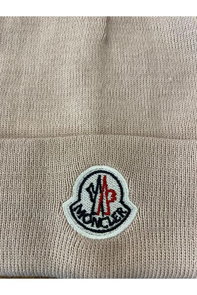 hamze Akrylová dámská zimní čepice s logem Moncler v pudrově růžové barvě