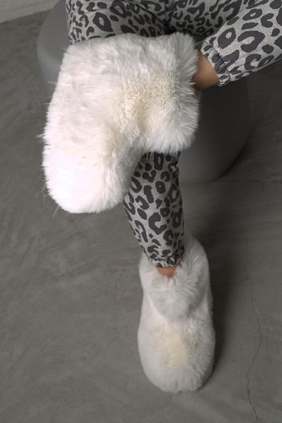 Beyond Women's White Bumble Ultra Light Furry Slippers with Fur Inside 4cm Bynd03
