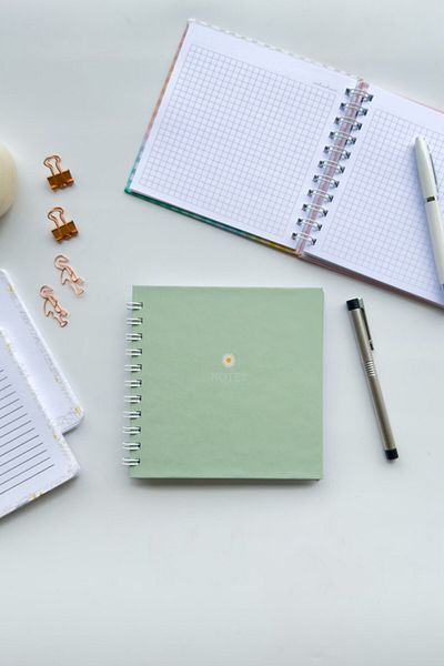 Martius Art 15X15 cm Square Hard Cover Spiral Checkered Notepad / School Notebook Green Daisy Pattern